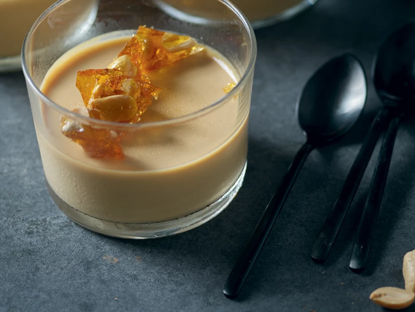 Panacota de caramelo salgado e amendoins