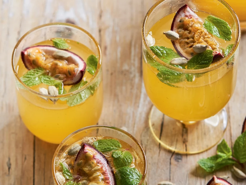 Sangria de Maracujá, Cardamomo e Hortelã