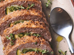 Rolo de Carne Recheado com Legumes